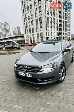 Седан Volkswagen Passat 2013 в Києві