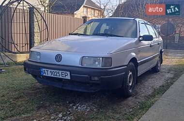 Седан Volkswagen Passat 1989 в Надворной