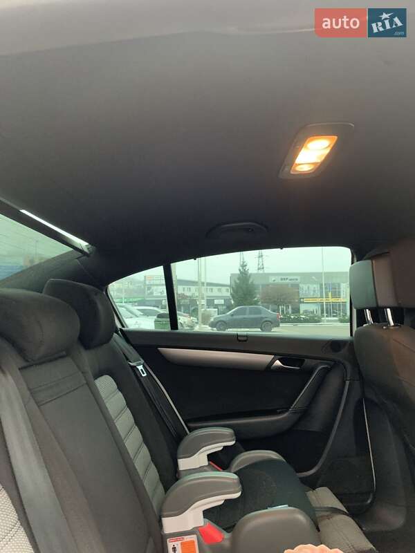 Седан Volkswagen Passat 2014 в Мукачевому