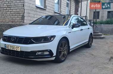 Седан Volkswagen Passat 2015 в 