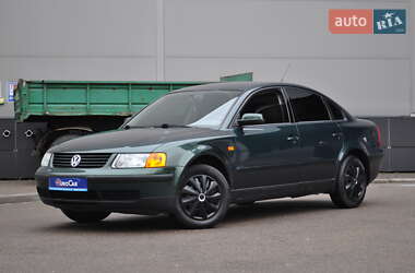 Седан Volkswagen Passat 1997 в Киеве