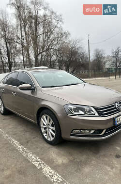 Седан Volkswagen Passat 2011 в Харкові