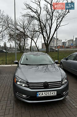 Седан Volkswagen Passat 2015 в Києві