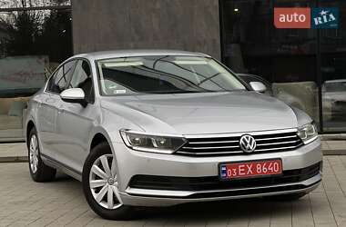 Седан Volkswagen Passat 2019 в Ужгороді