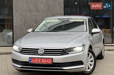 Седан Volkswagen Passat 2019 в Ужгороді