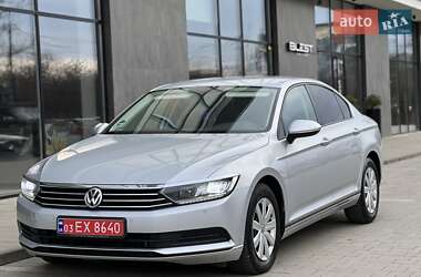 Седан Volkswagen Passat 2019 в Ужгороді