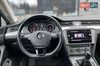 Седан Volkswagen Passat 2019 в Ужгороді