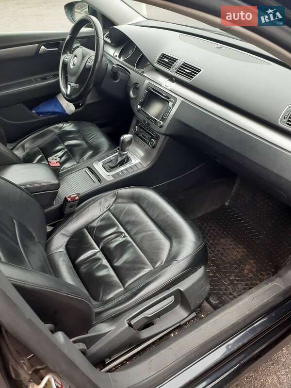 Універсал Volkswagen Passat 2011 в Лозовій
