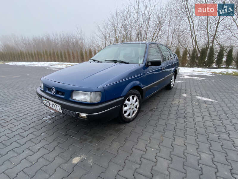 Седан Volkswagen Passat 1989 в Зборове