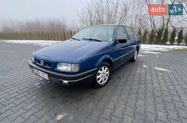 Седан Volkswagen Passat 1989 в Зборове