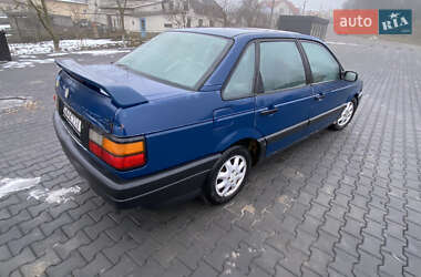 Седан Volkswagen Passat 1989 в Зборове