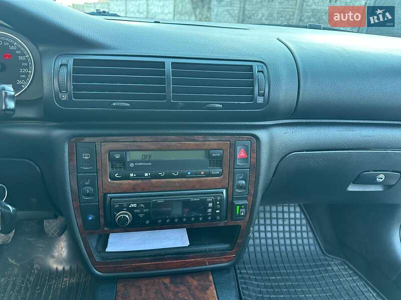Седан Volkswagen Passat 2003 в Конотопе