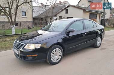 Седан Volkswagen Passat 2005 в Самборі