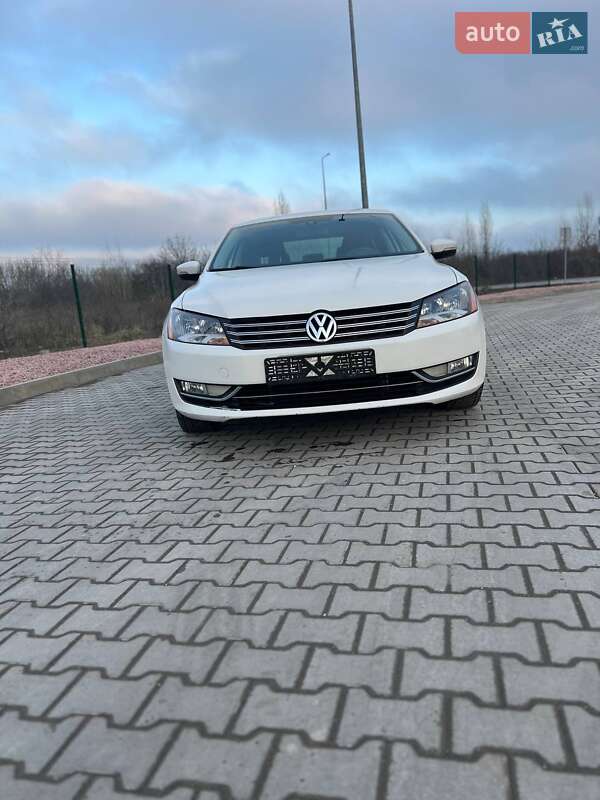 Седан Volkswagen Passat 2014 в Кам'янець-Подільському