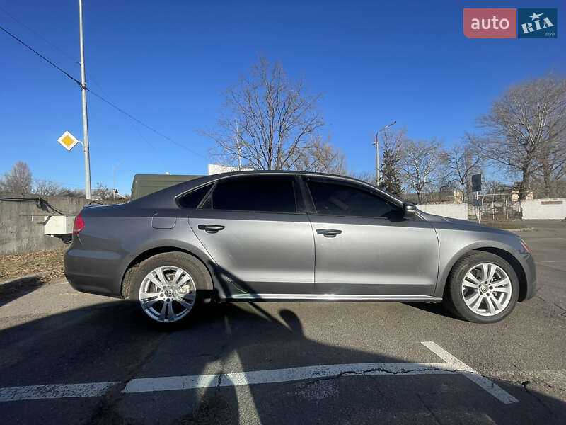 Седан Volkswagen Passat 2013 в Києві