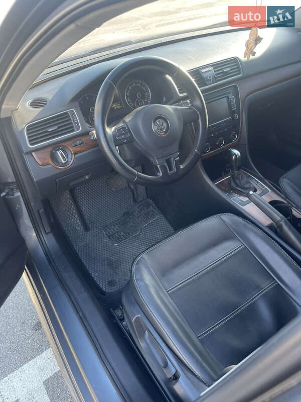 Седан Volkswagen Passat 2013 в Києві