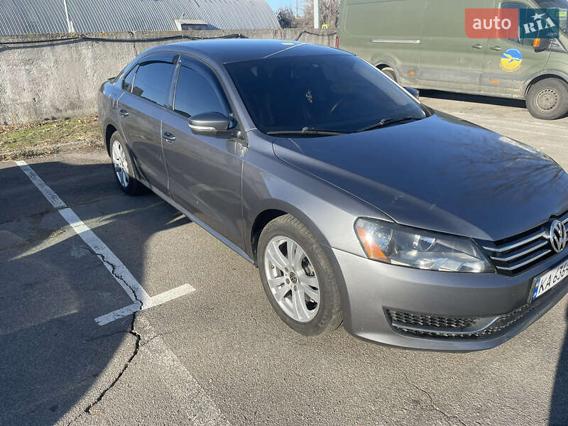Седан Volkswagen Passat 2013 в Києві