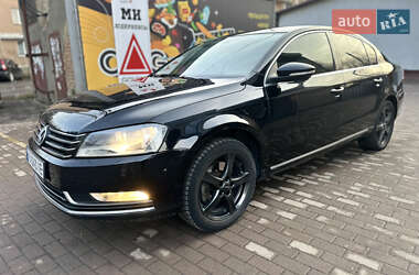 Седан Volkswagen Passat 2011 в Хусті