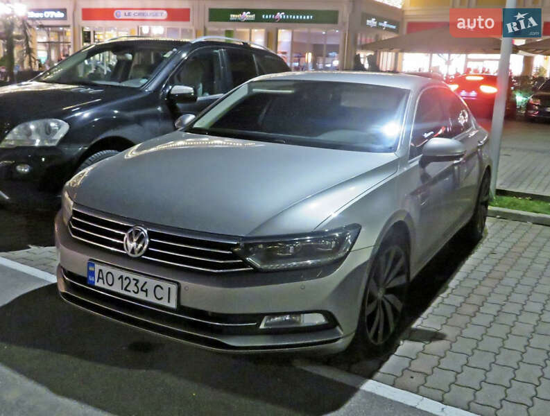 Седан Volkswagen Passat 2015 в Мукачевому