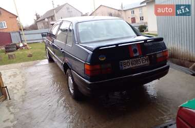 Седан Volkswagen Passat 1988 в Подгайцах