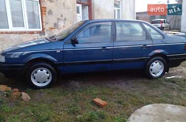 Седан Volkswagen Passat 1988 в Подгайцах