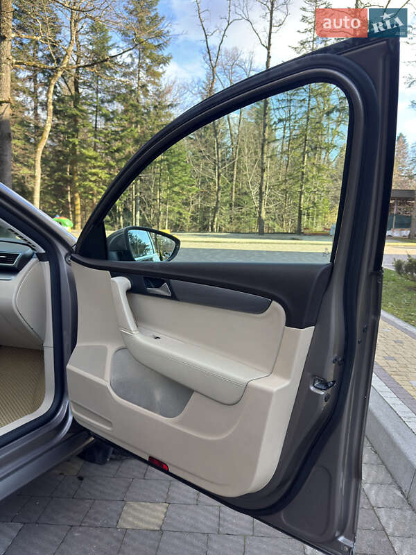 Седан Volkswagen Passat 2011 в Дрогобыче