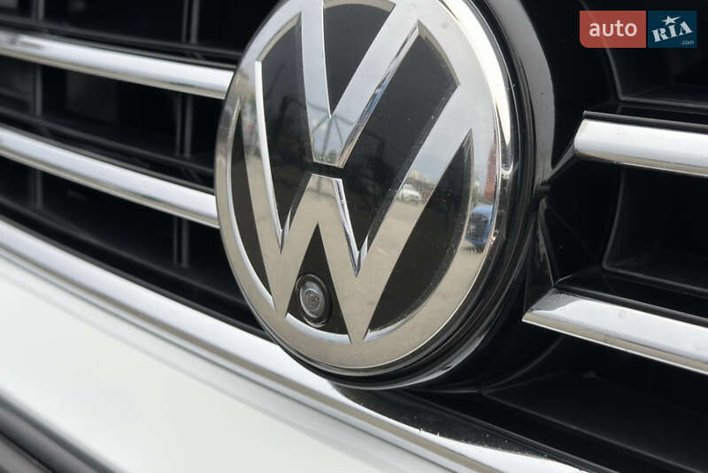 Универсал Volkswagen Passat 2019 в Киеве