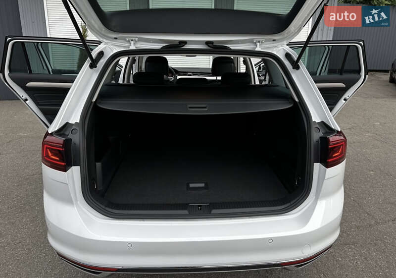 Универсал Volkswagen Passat 2019 в Киеве