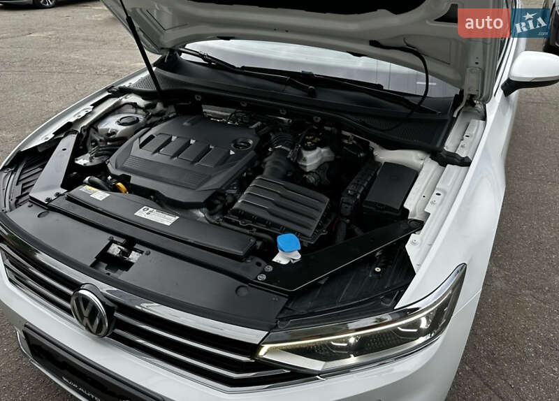 Универсал Volkswagen Passat 2019 в Киеве
