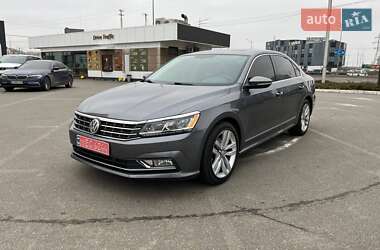 Седан Volkswagen Passat 2016 в Києві