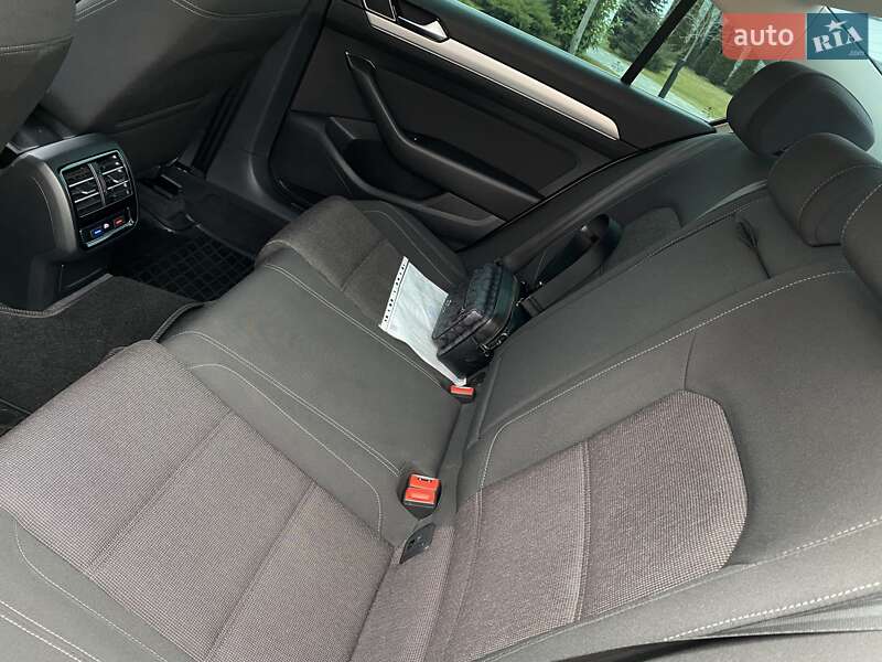 Седан Volkswagen Passat 2016 в Мукачево