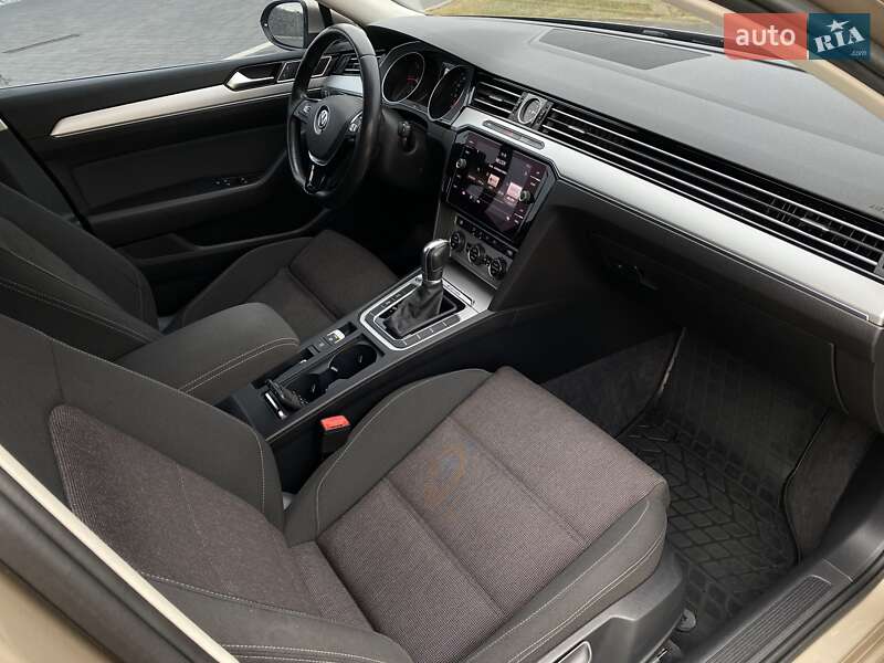 Седан Volkswagen Passat 2016 в Мукачево