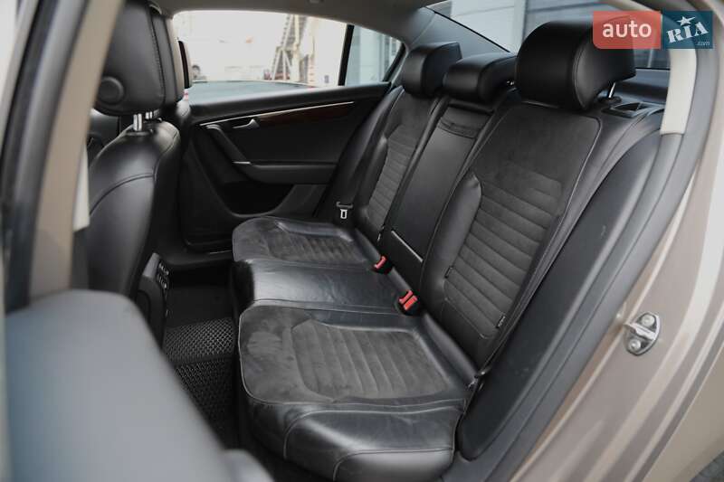 Седан Volkswagen Passat 2011 в Харькове