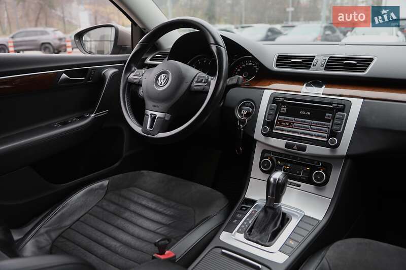 Седан Volkswagen Passat 2011 в Харькове