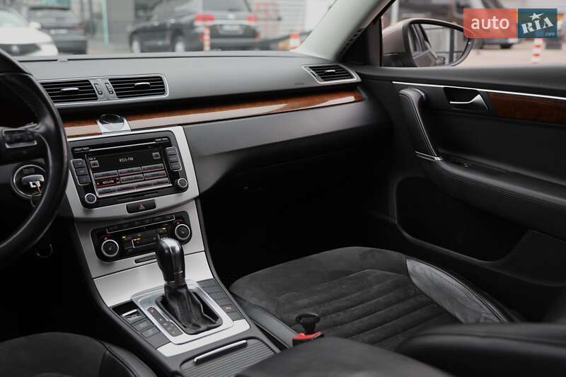 Седан Volkswagen Passat 2011 в Харькове