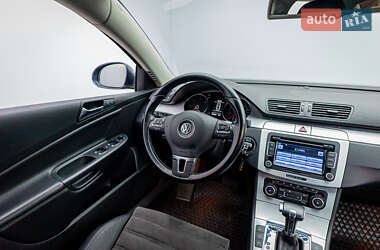 Седан Volkswagen Passat 2010 в Києві