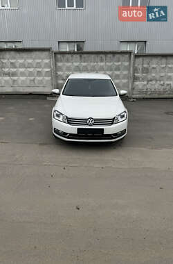 Седан Volkswagen Passat 2012 в Киеве