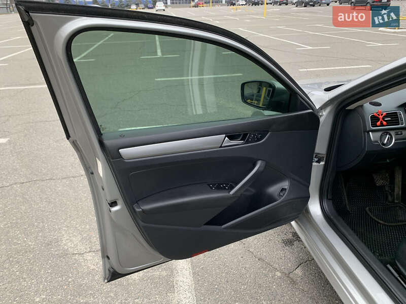 Седан Volkswagen Passat 2012 в Броварах