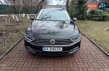 Универсал Volkswagen Passat 2018 в Киеве