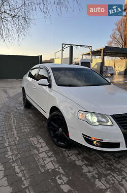 Седан Volkswagen Passat 2009 в Волочиську