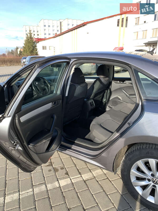 Седан Volkswagen Passat 2011 в Львове