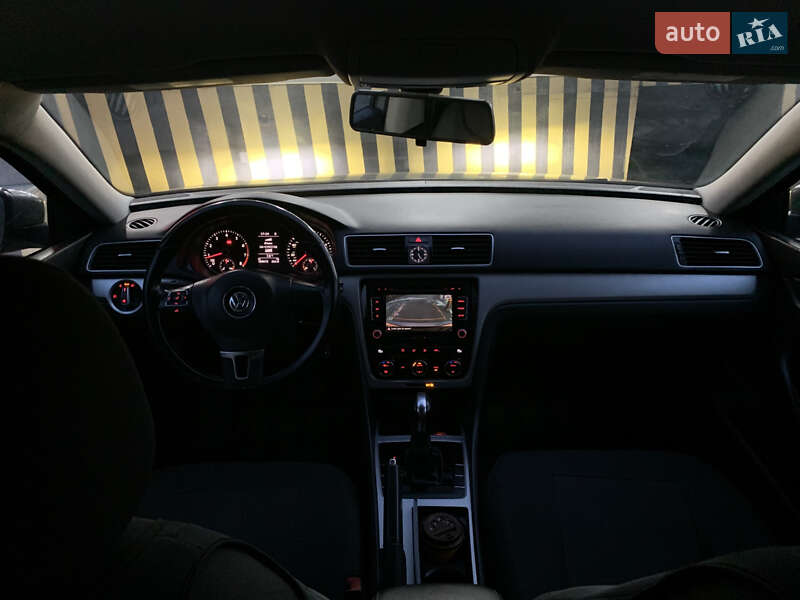 Седан Volkswagen Passat 2011 в Львове