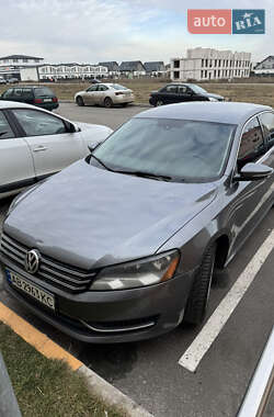 Седан Volkswagen Passat 2011 в Киеве