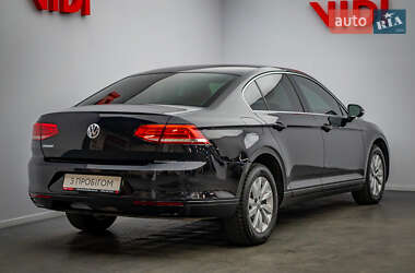 Седан Volkswagen Passat 2018 в Киеве