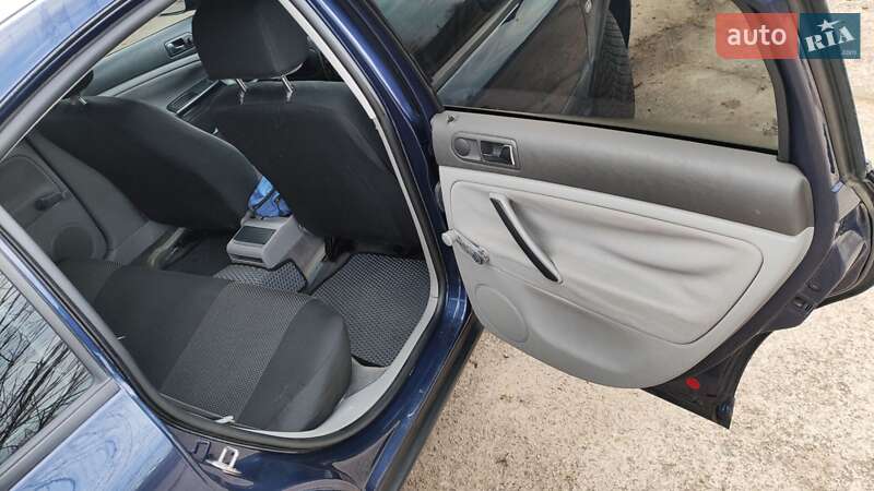 Седан Volkswagen Passat 2000 в Острозі