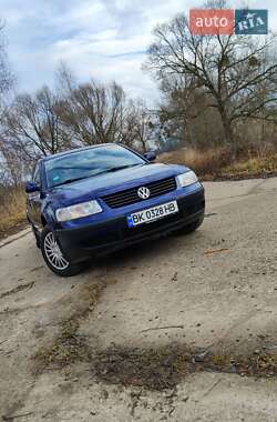 Седан Volkswagen Passat 2000 в Острозі