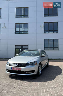 Седан Volkswagen Passat 2013 в Ровно