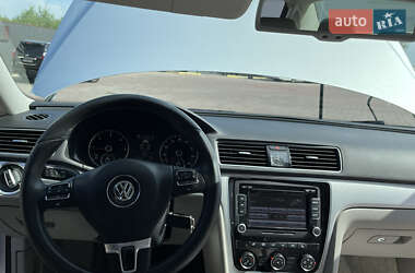 Седан Volkswagen Passat 2013 в Ровно