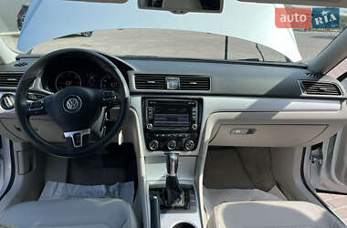 Седан Volkswagen Passat 2013 в Ровно