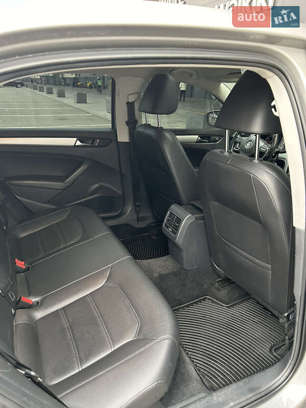 Седан Volkswagen Passat 2013 в Києві
